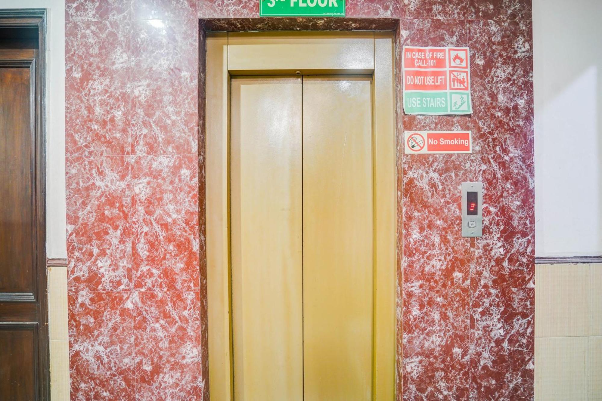 Fabhotel De Gold New Delhi Exterior photo