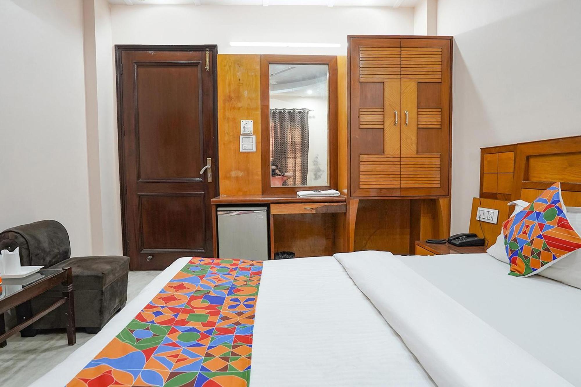 Fabhotel De Gold New Delhi Exterior photo